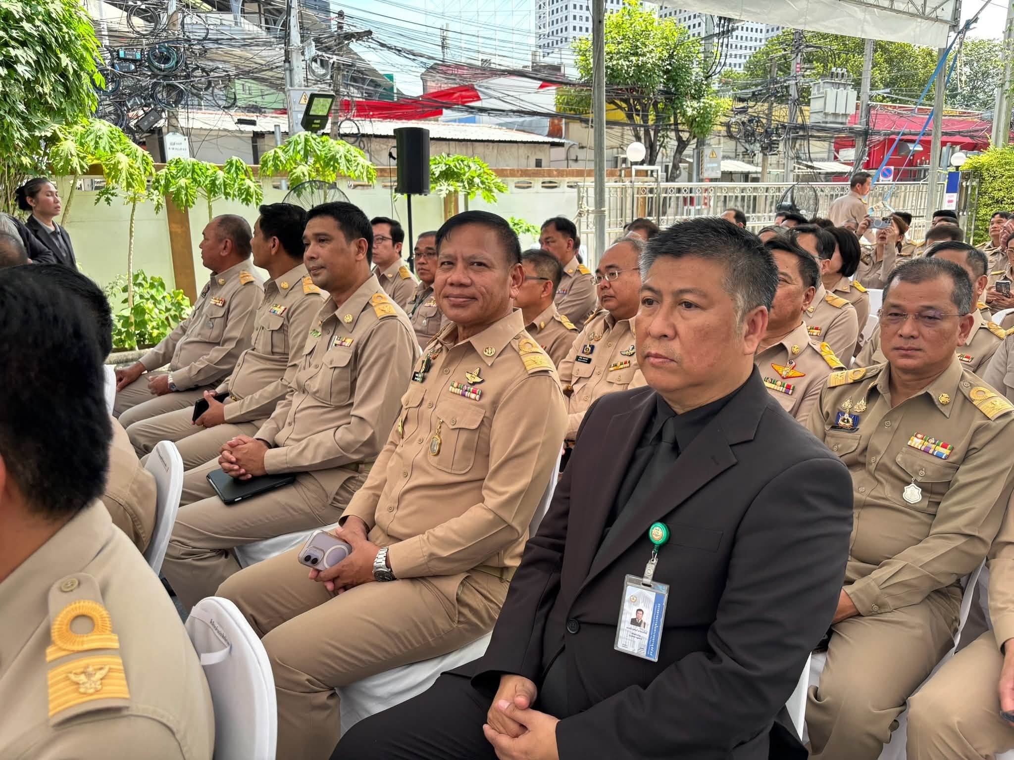 title - ผู้ตรวจราชการ ส.ป.ก. เข้าร่วมพิธีเปิดสำนักงานที่ดินอิเล็กทรอนิกส์ต่างสำนักงานแบบออนไลน์และสำนักงานที่ดินอิเล็กทรอนิกส์ทั้งระบบ